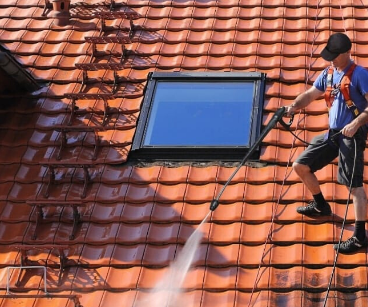 Abbotsford Roof Cleaning: Why It’s Essential and How to Choose the Right Service