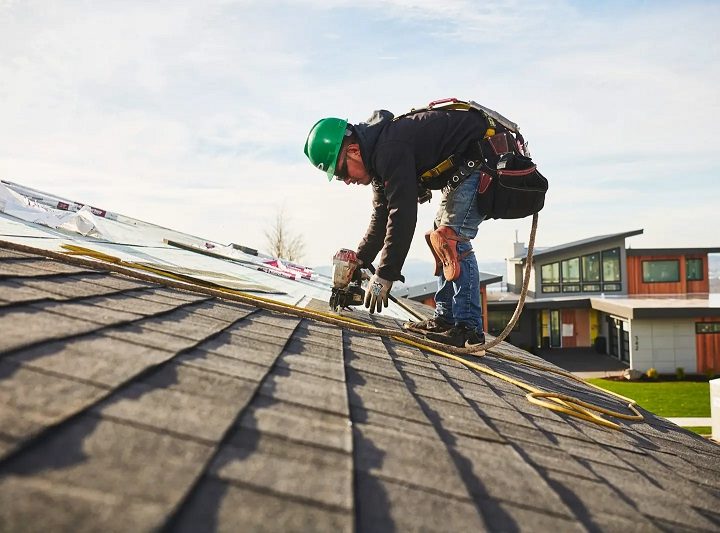 Why should one hire Modesto roofing companies when having a new roof installed?